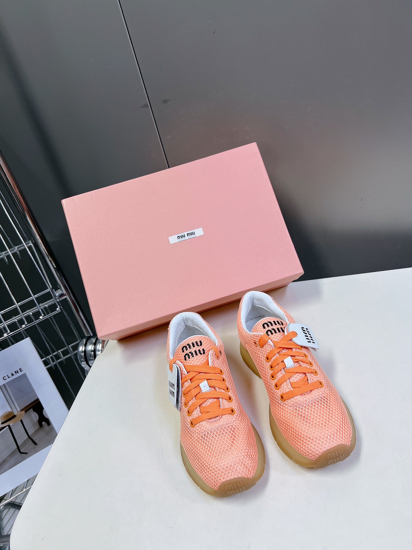 Vintage-Inspired Sporty Sneakers – Effortless Style Meets All-Day Comfort 👟