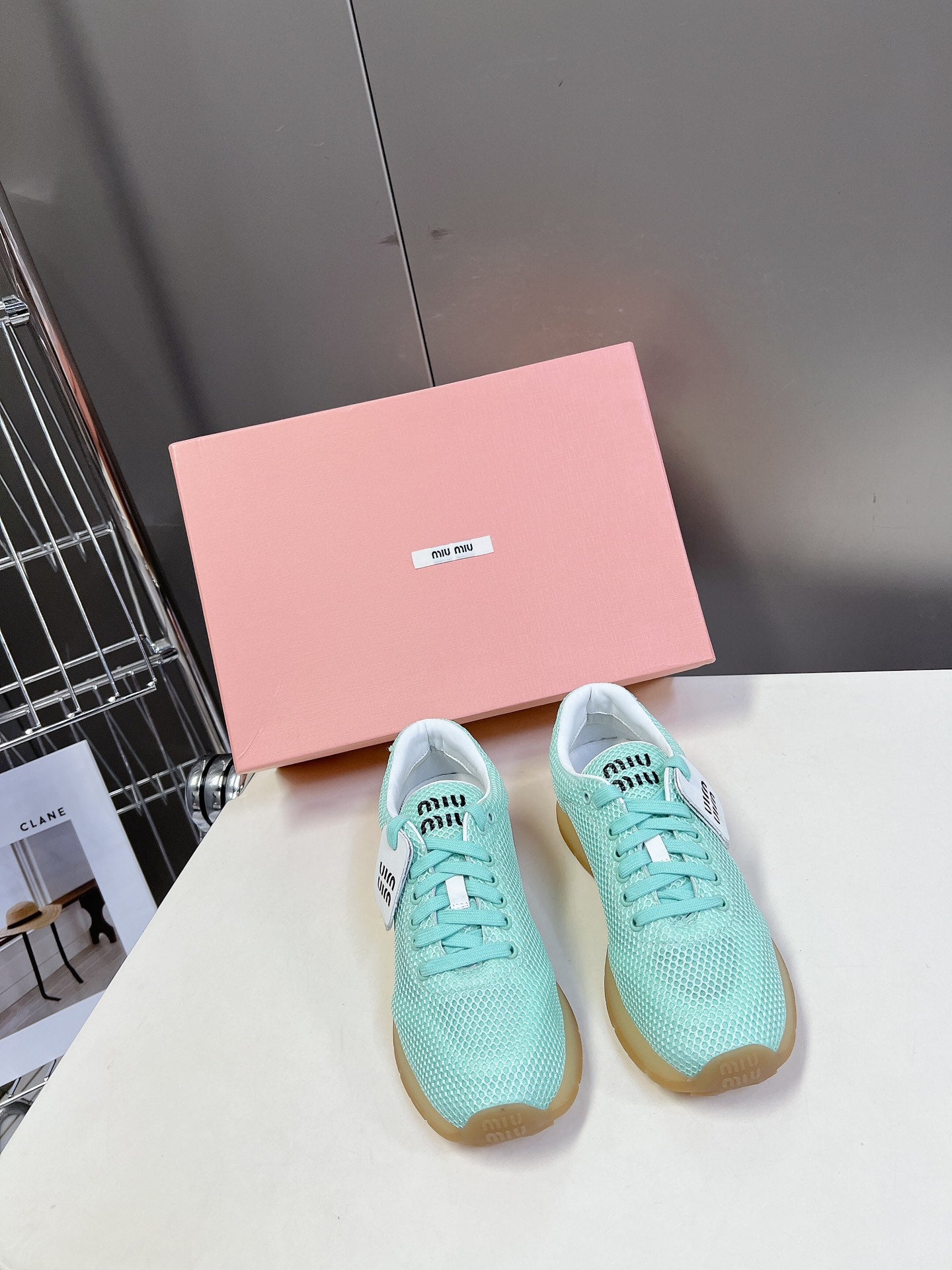 Vintage-Inspired Sporty Sneakers – Effortless Style Meets All-Day Comfort 👟