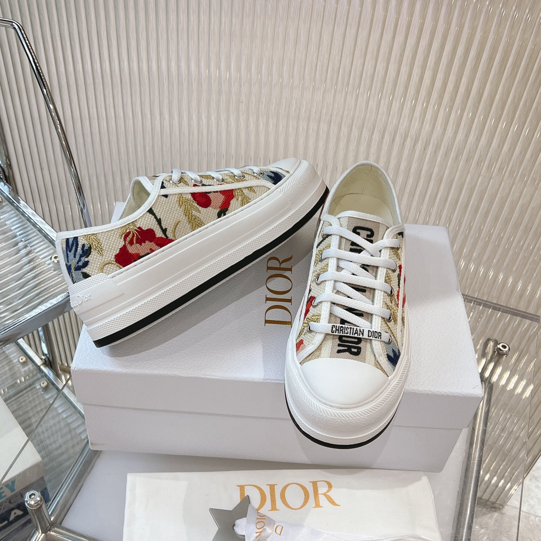 2025 Embroidered Platform Canvas Sneakers