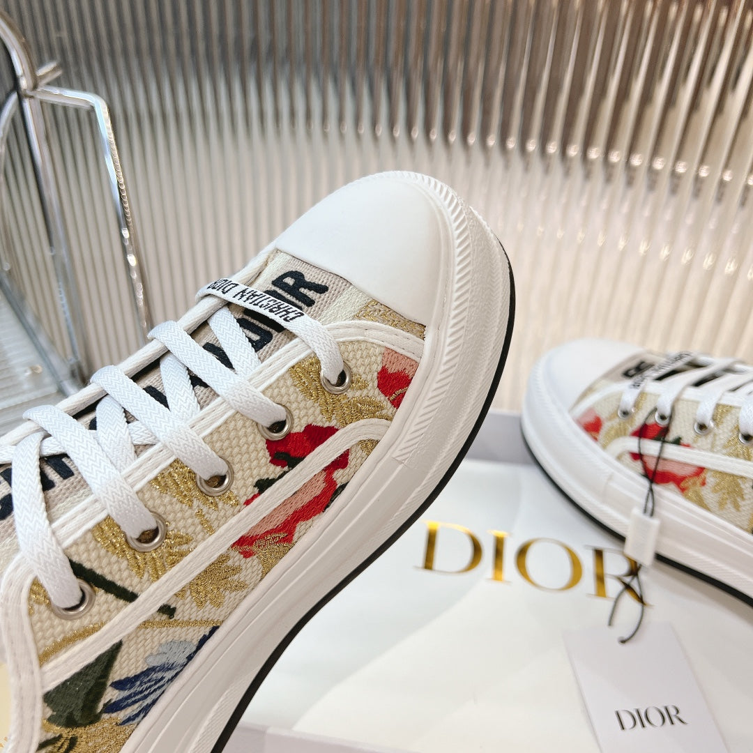 2025 Embroidered Platform Canvas Sneakers