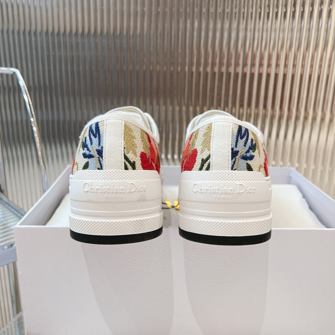 2025 Embroidered Platform Canvas Sneakers