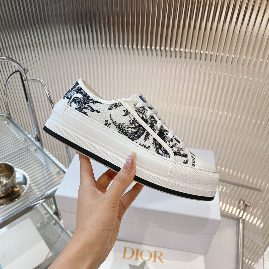 2025 Embroidered Platform Canvas Sneakers