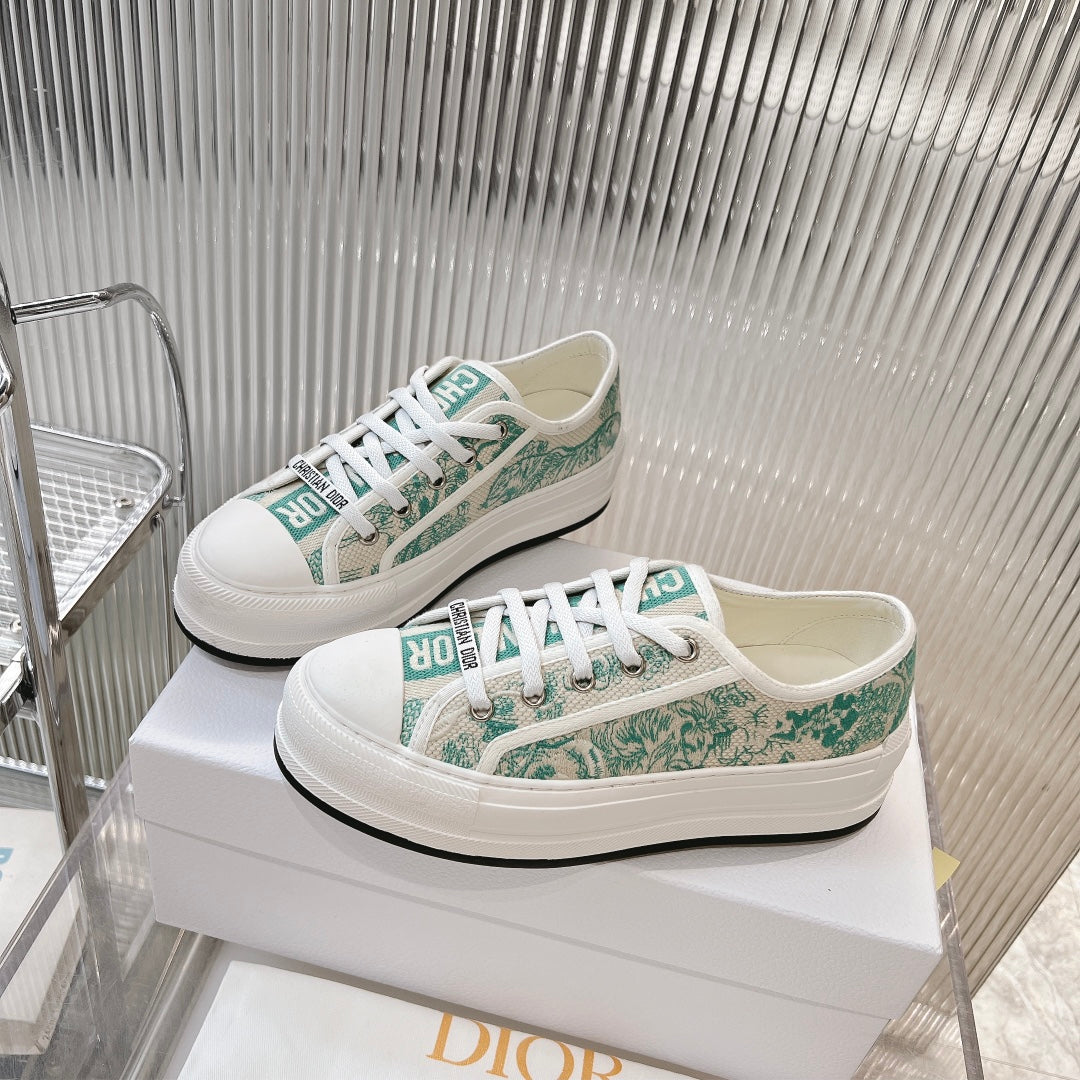 2025 Embroidered Platform Canvas Sneakers
