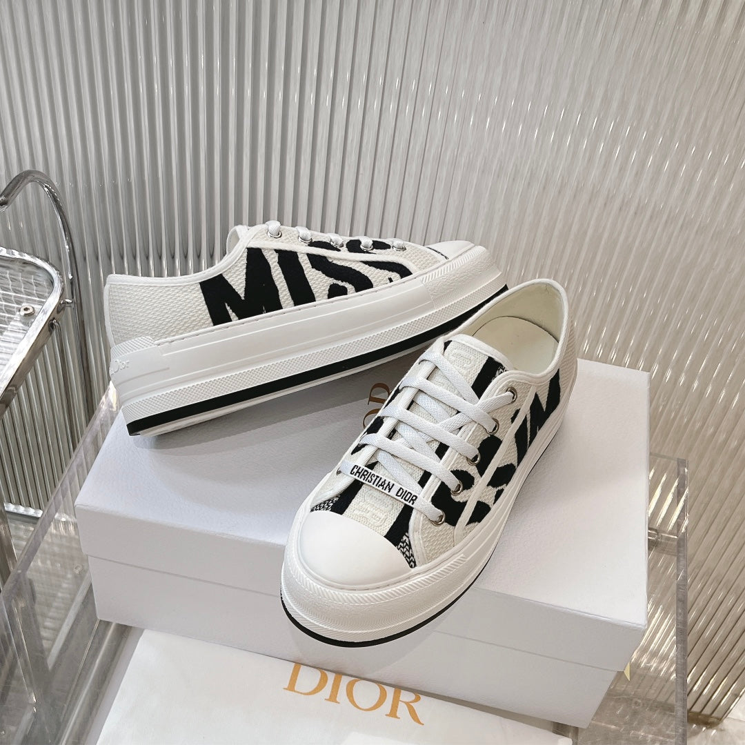 2025 Embroidered Platform Canvas Sneakers