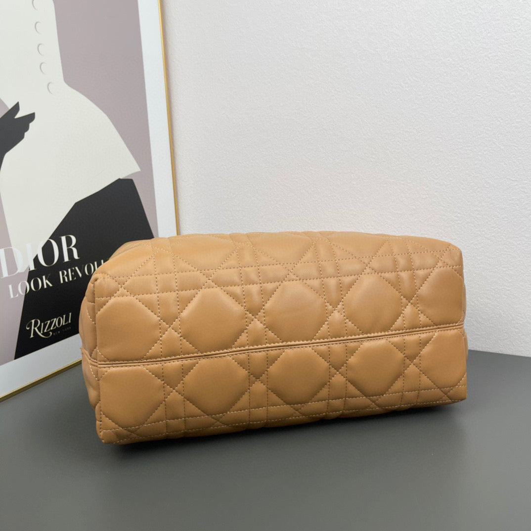 D Travel in Style with the Toujours Bag