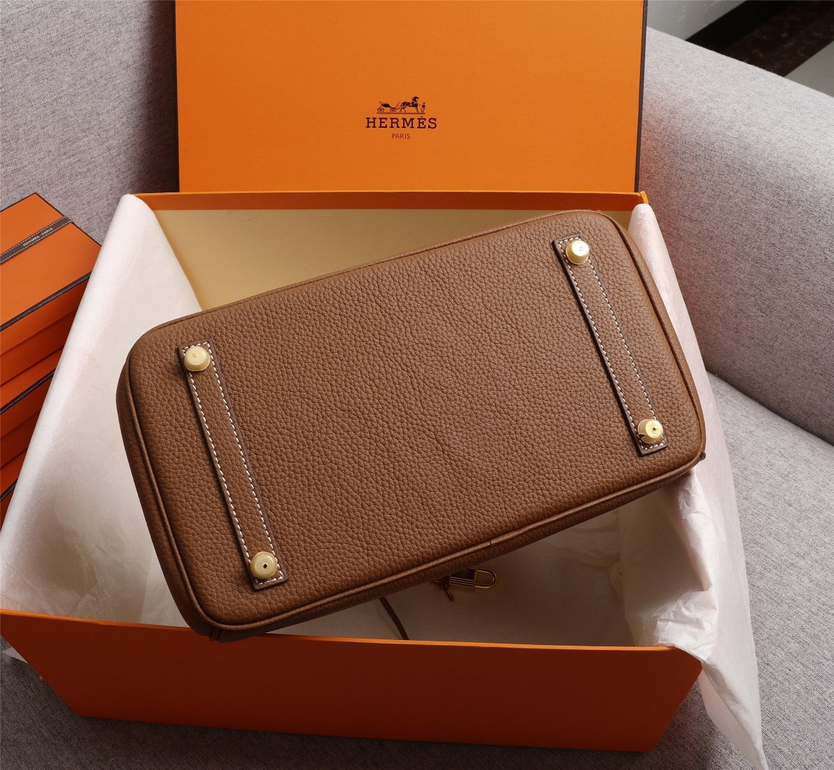 Elegant Togo-Textured Leather Handbag – Premium Craftsmanship