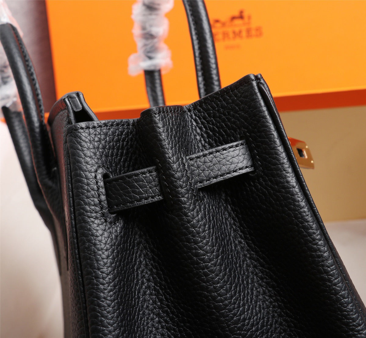 Elegant Togo-Textured Leather Handbag – Premium Craftsmanship