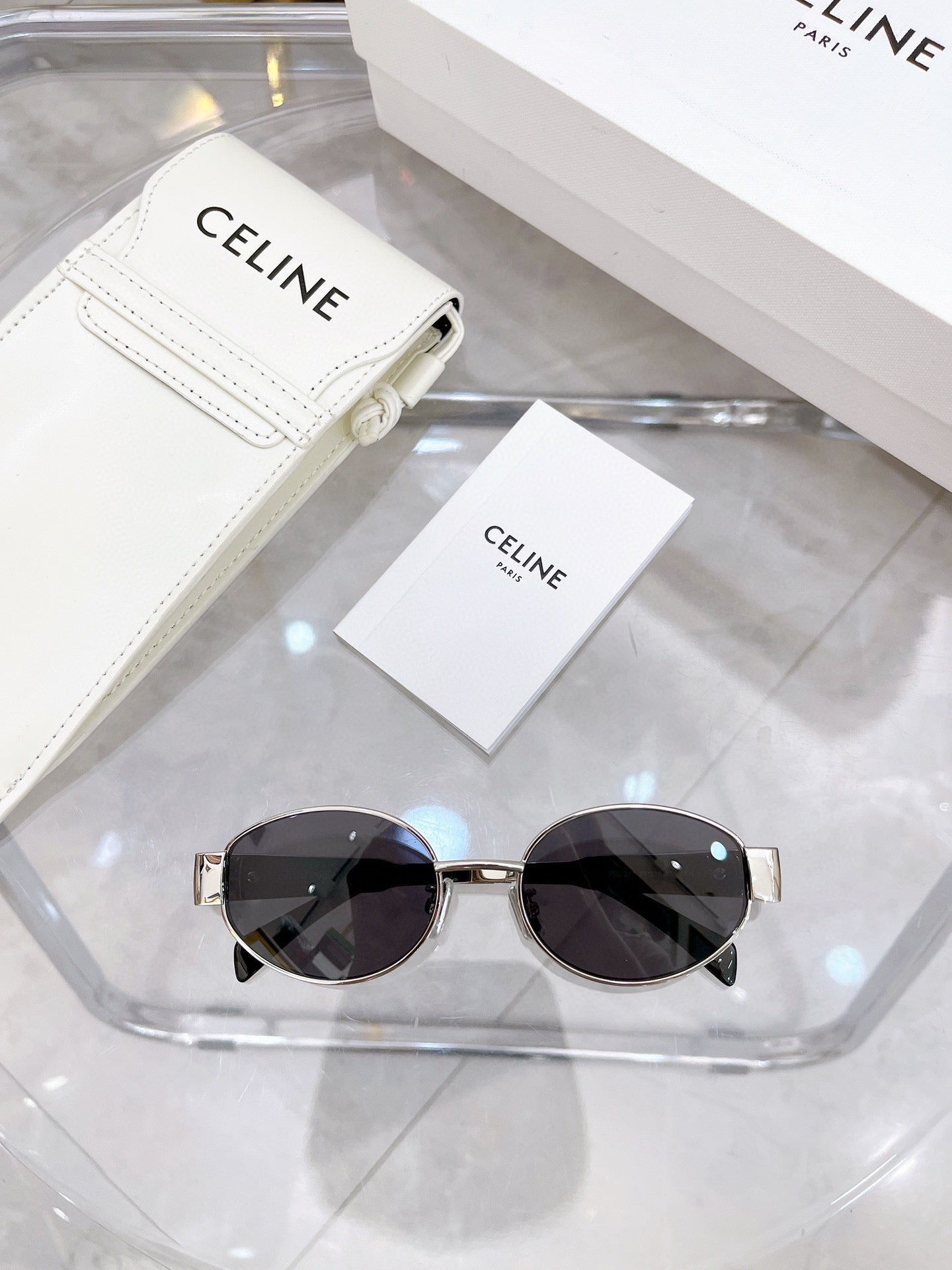 Stylish Sunglasses – Model CL40235U 🕶️