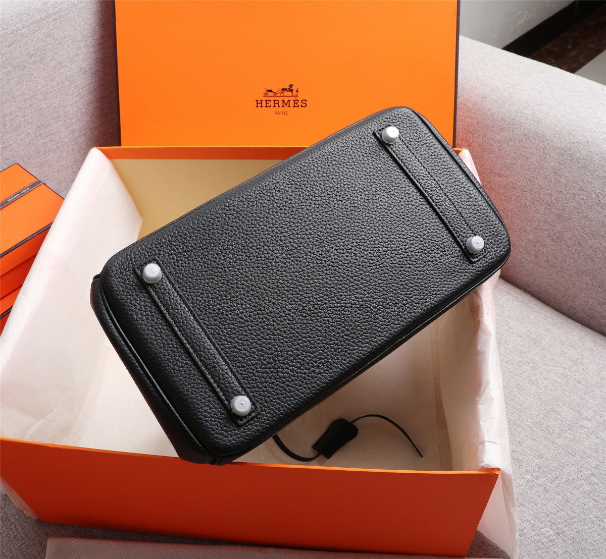 Elegant Togo-Textured Leather Handbag – Premium Craftsmanship