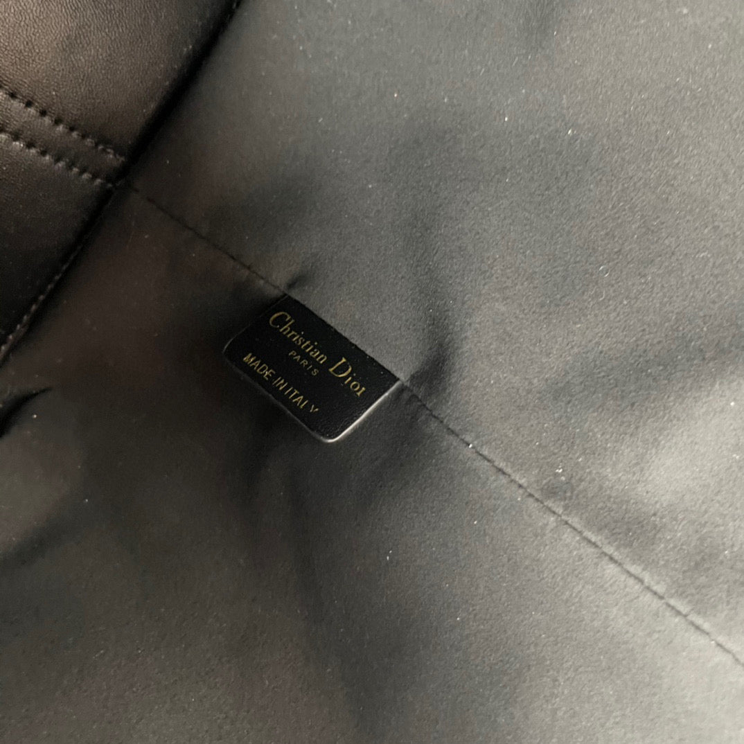 D Travel in Style with the Toujours Bag