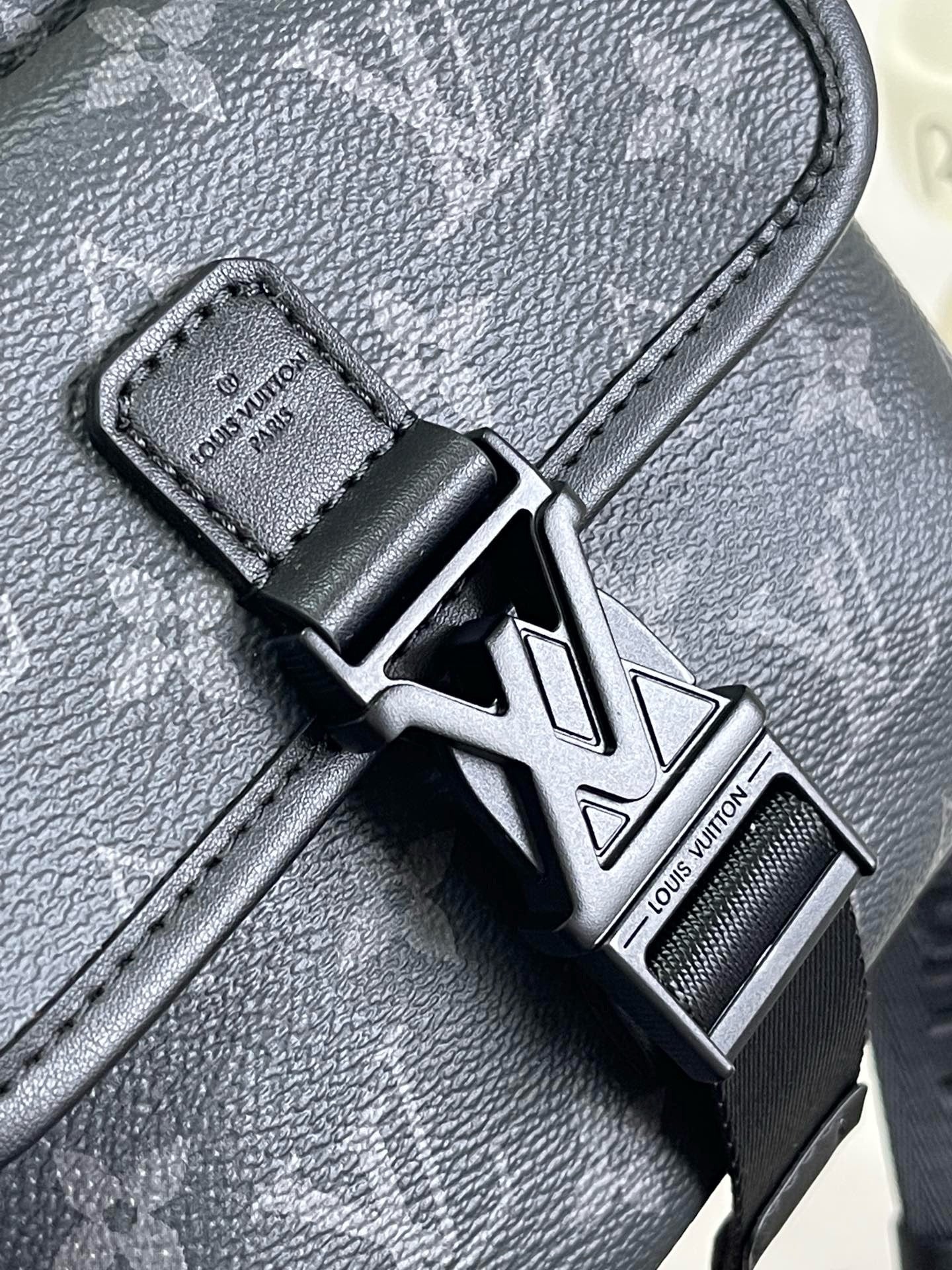 Premium Messenger Bag – Versatile & Stylish