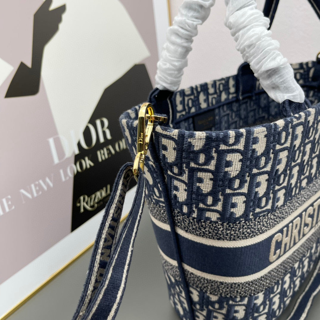 D Book Tote