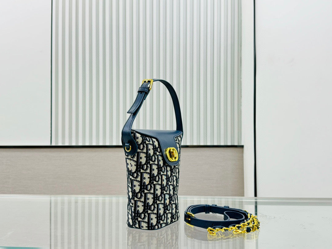 D Bucket bag