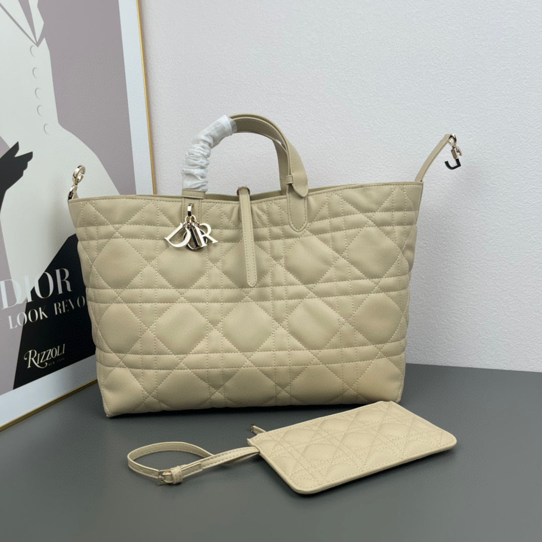 D Travel in Style with the Toujours Bag