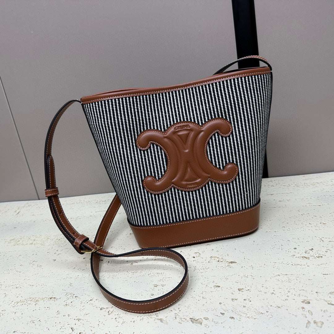 CUIR TRIOMPHE