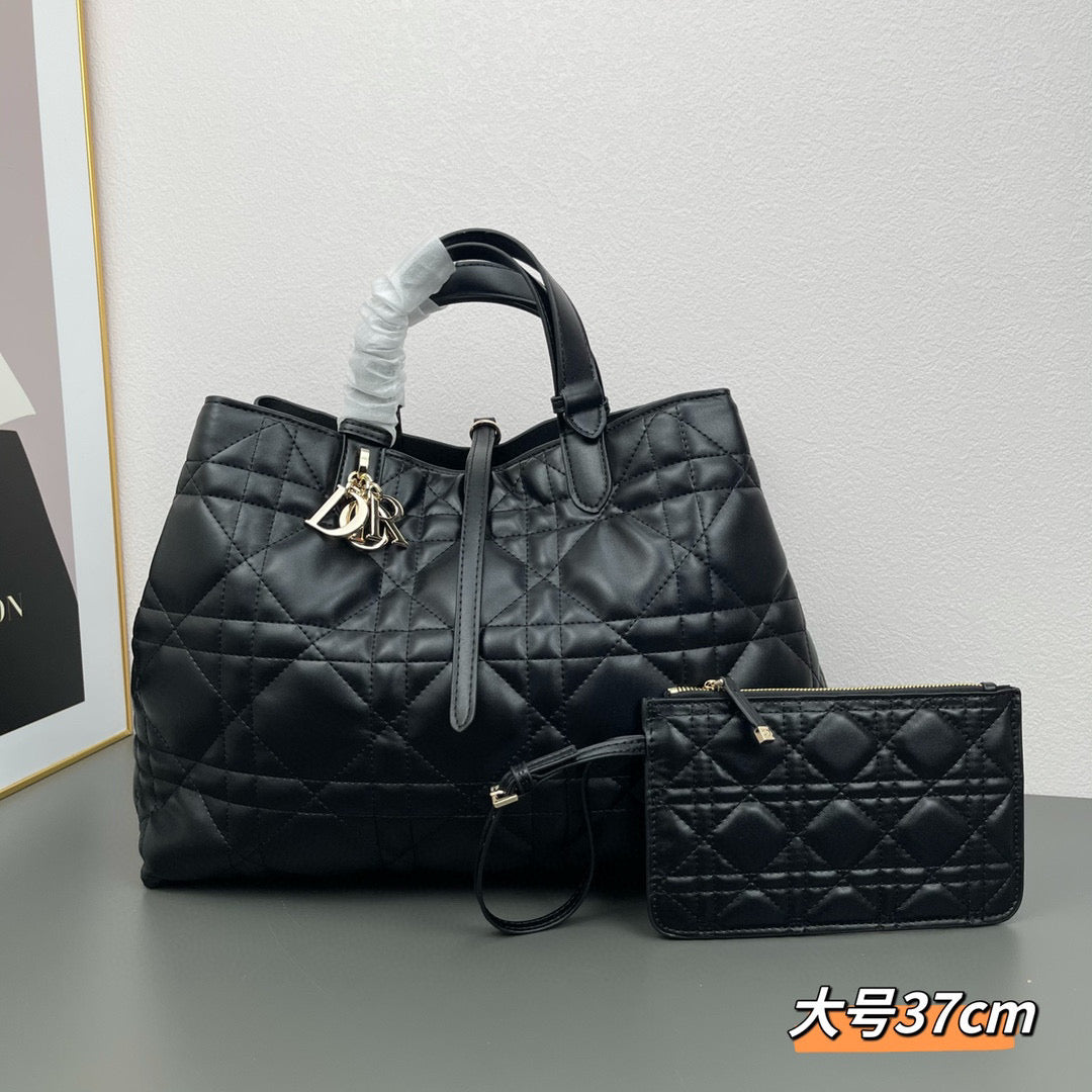 D Travel in Style with the Toujours Bag