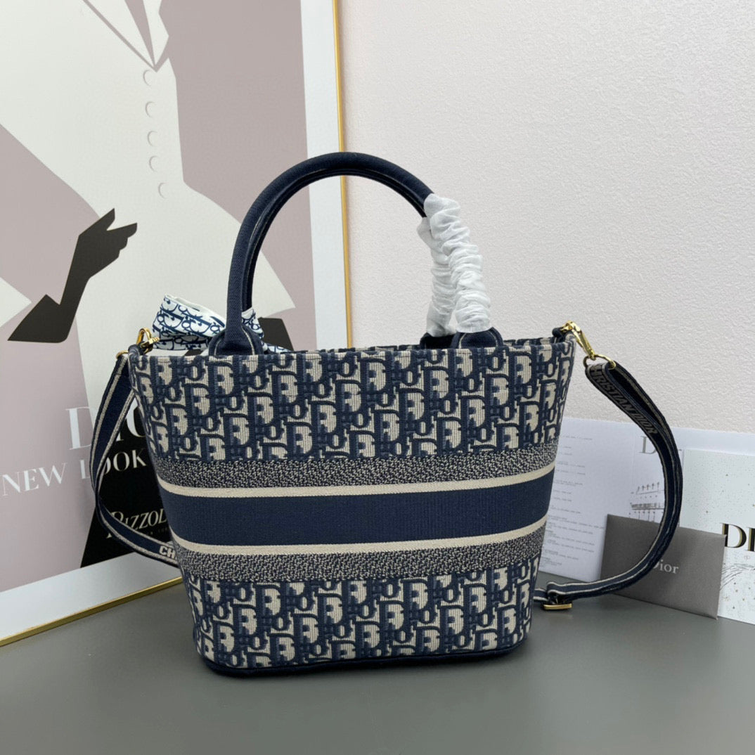 D Book Tote