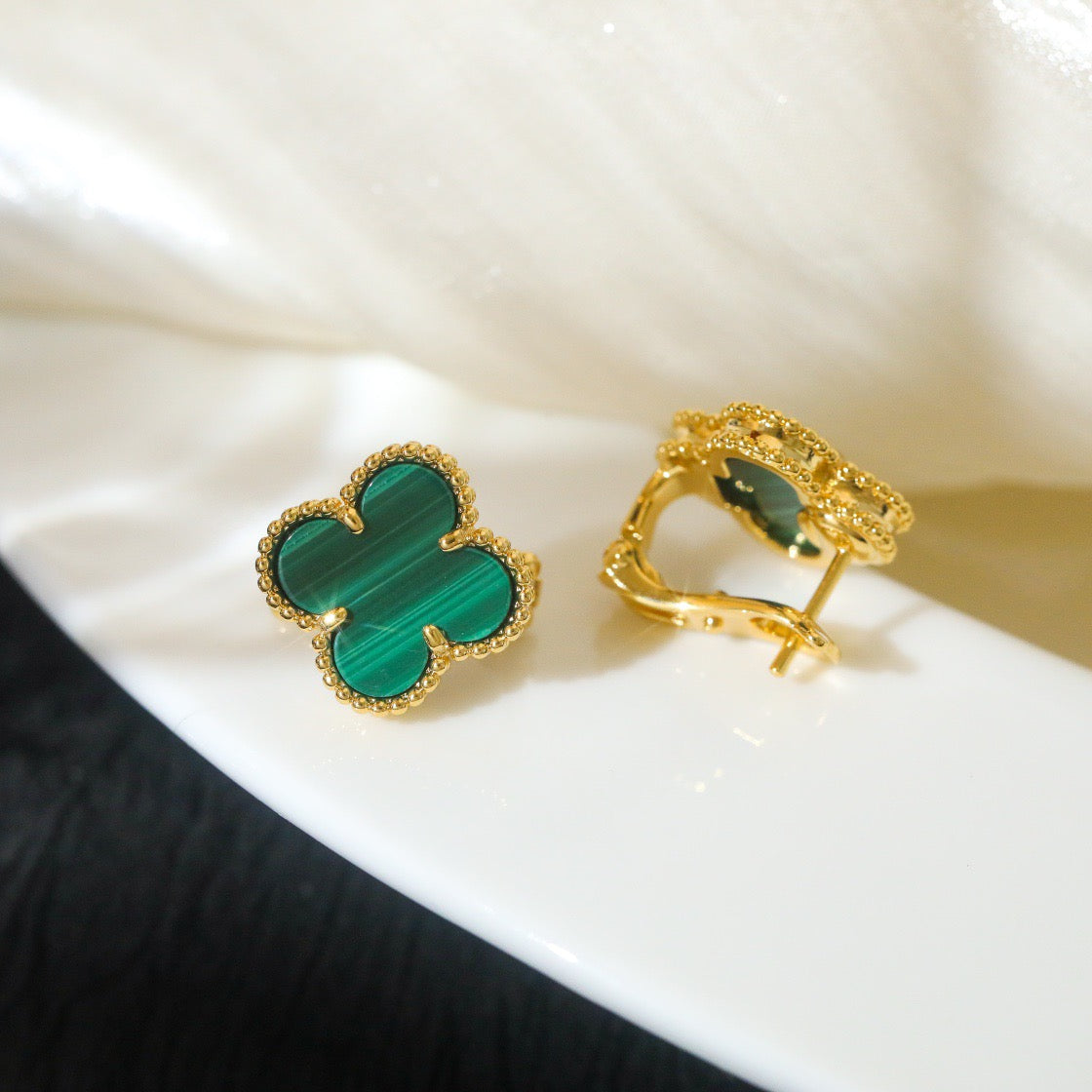 Clover Medium Stud Earrings