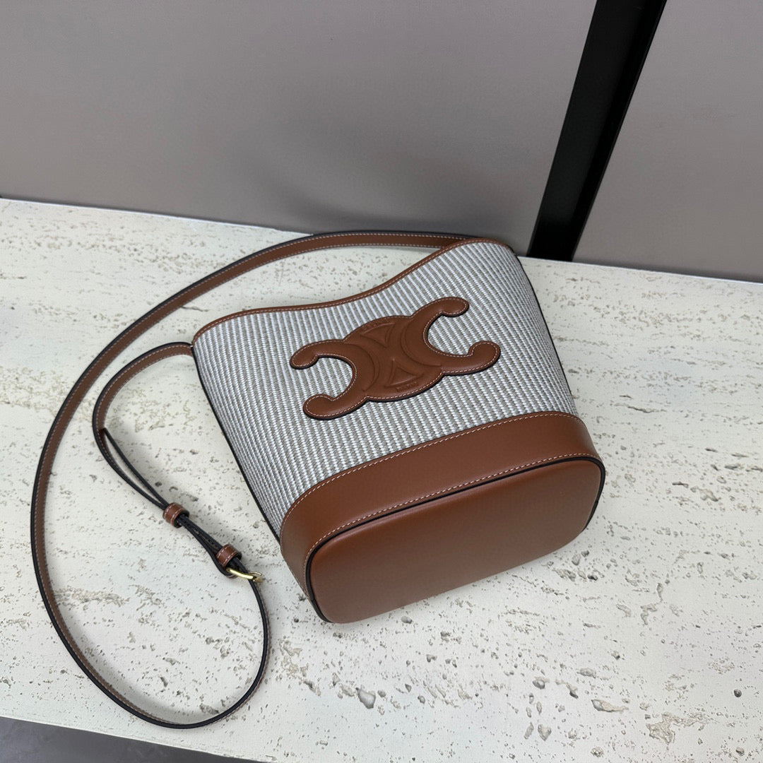 CUIR TRIOMPHE