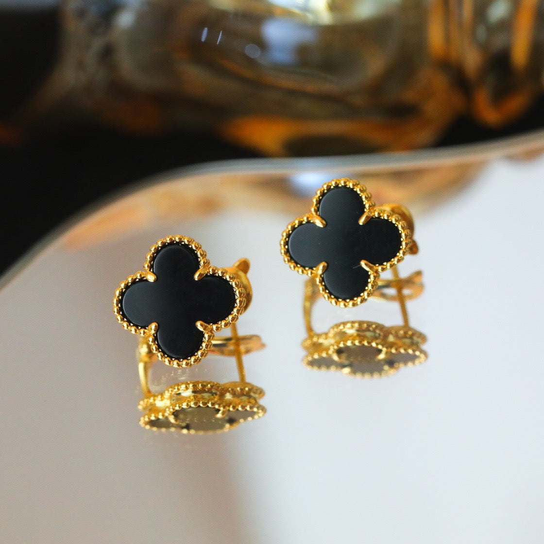 Clover Medium Stud Earrings