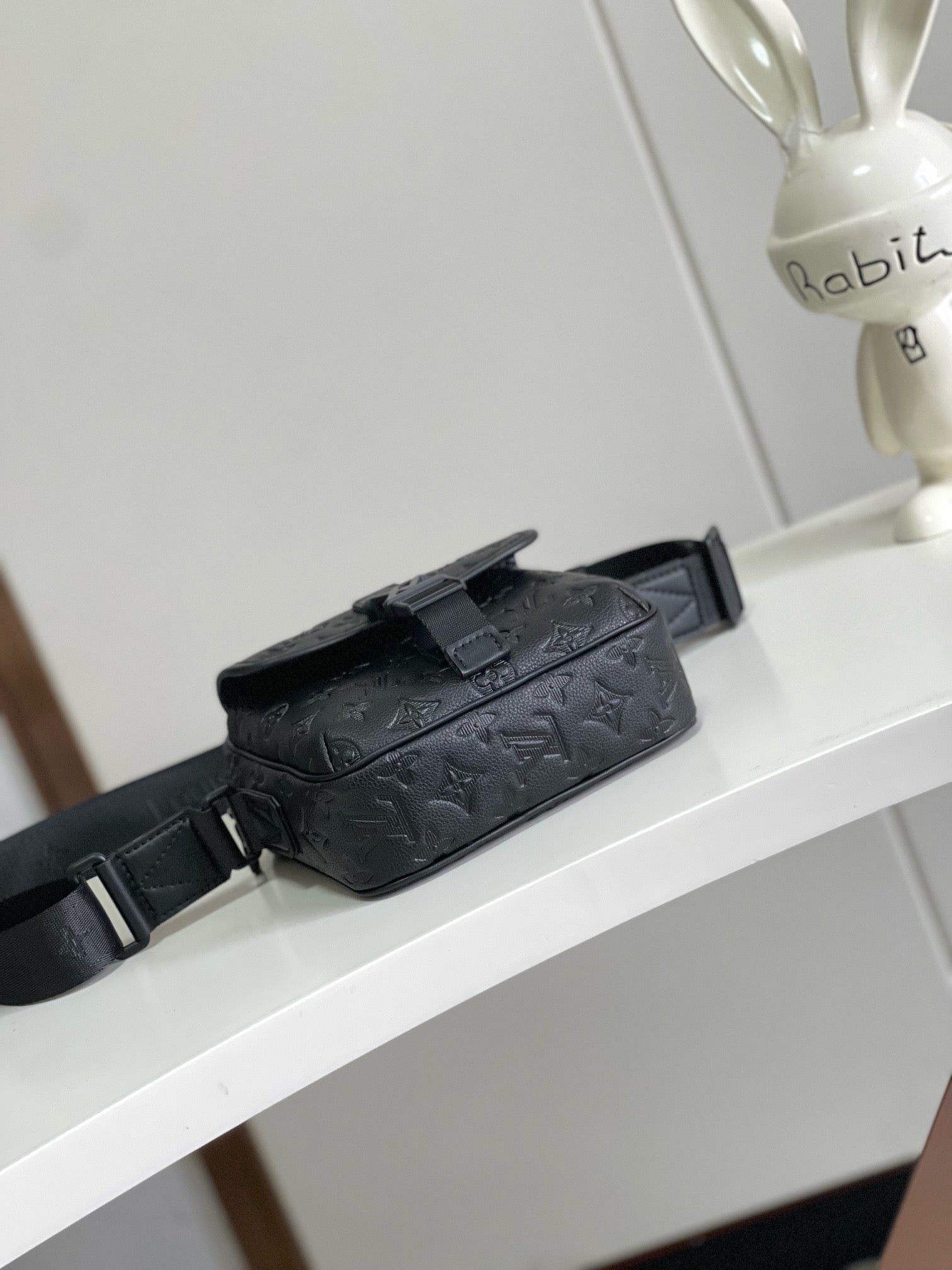 Premium Messenger Bag – Versatile & Stylish