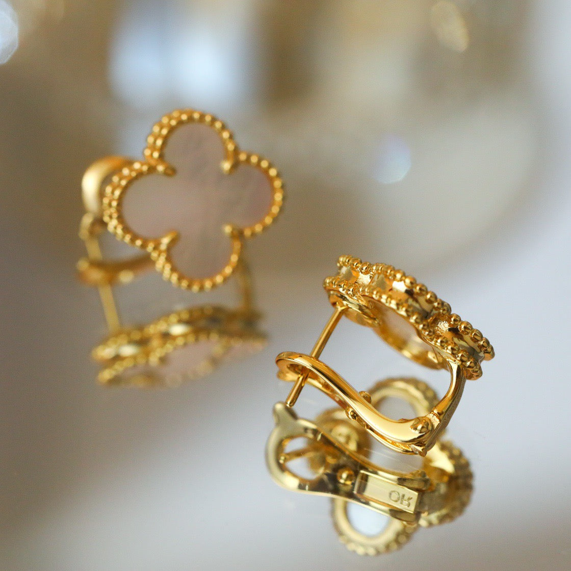 Clover Medium Stud Earrings