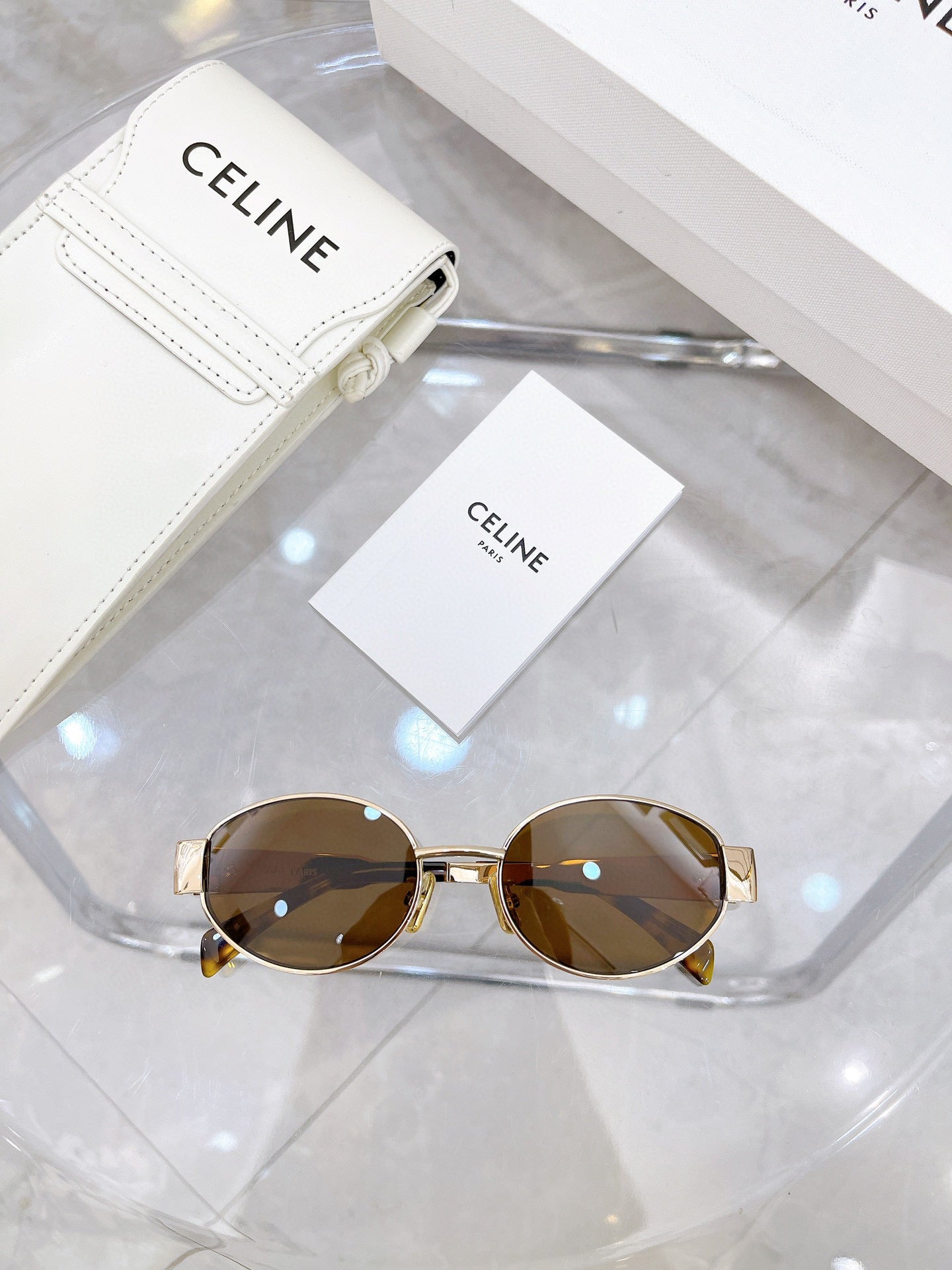 Stylish Sunglasses – Model CL40235U 🕶️