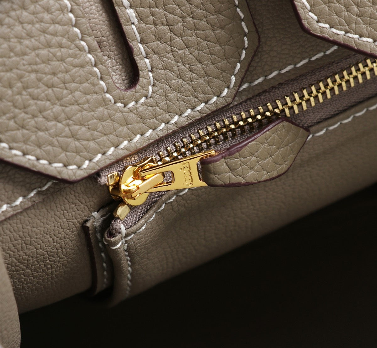 Elegant Togo-Textured Leather Handbag – Premium Craftsmanship