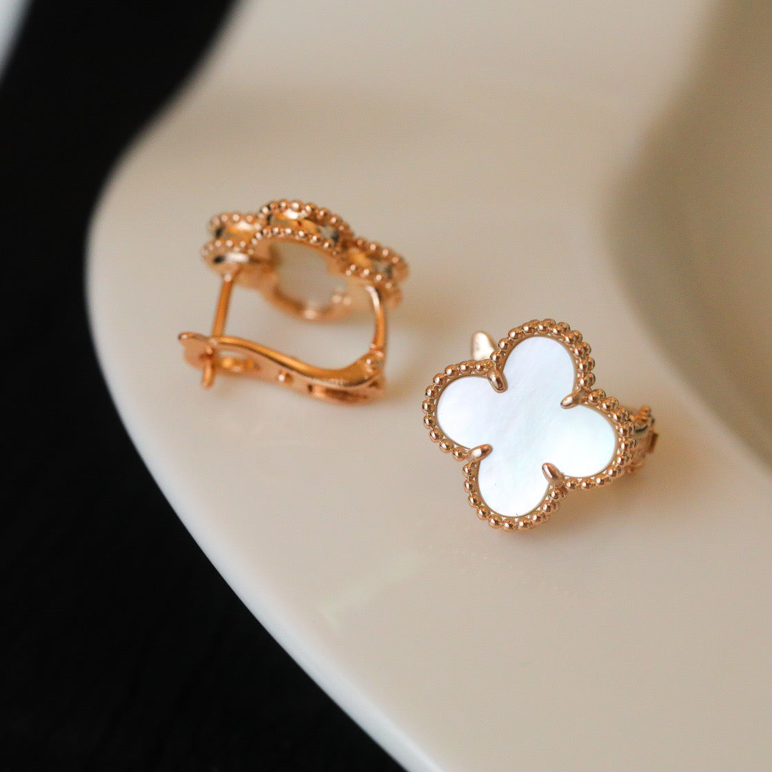 Clover Medium Stud Earrings