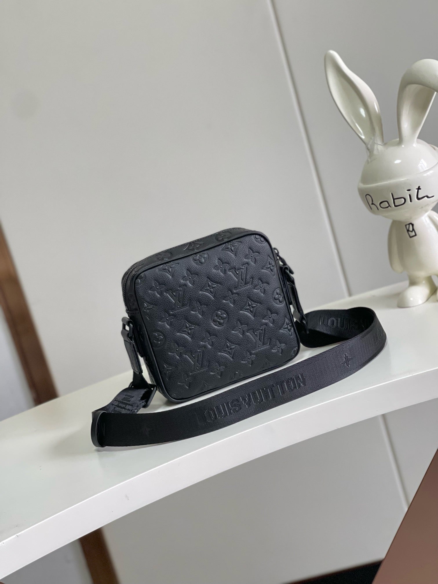 Premium Messenger Bag – Versatile & Stylish