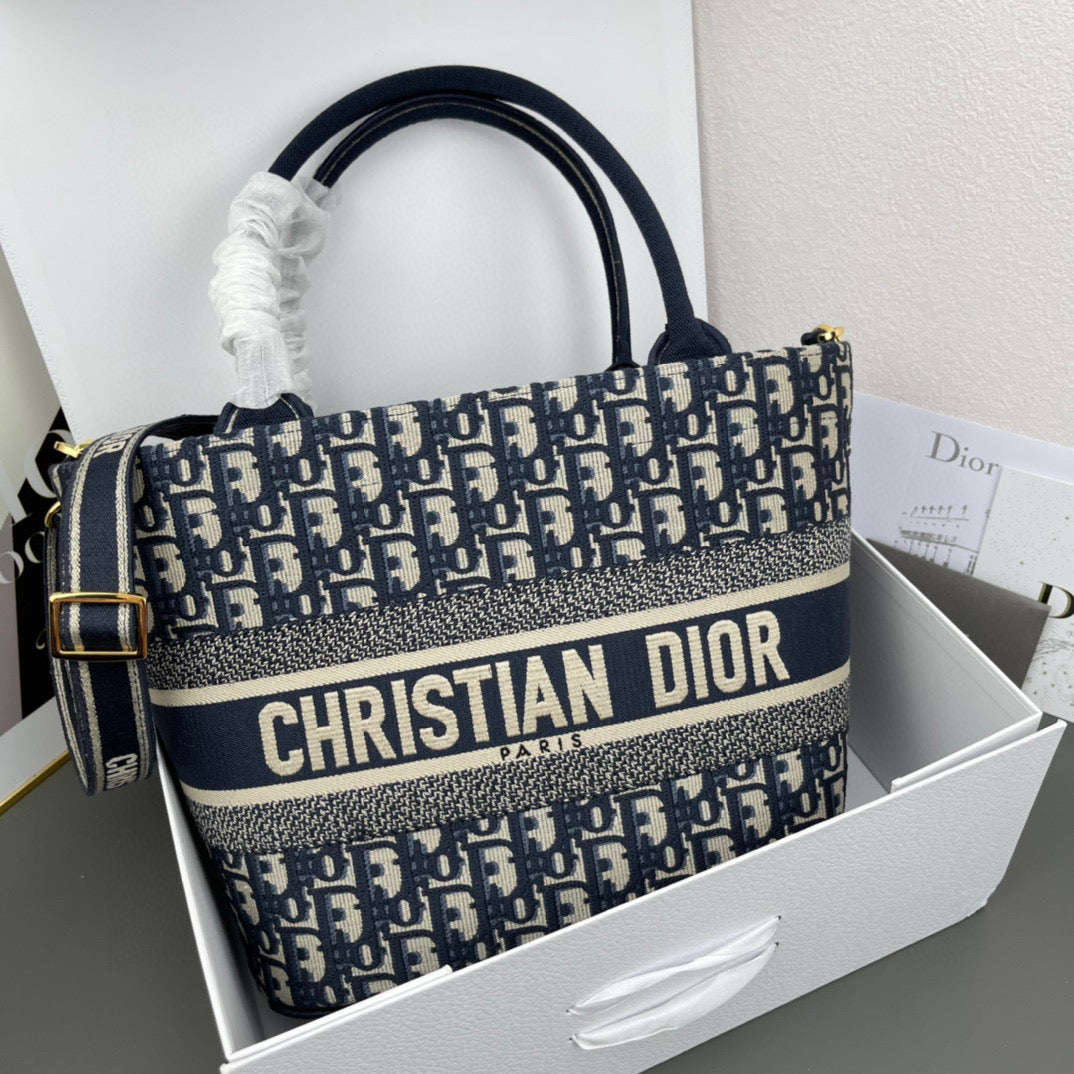 D Book Tote