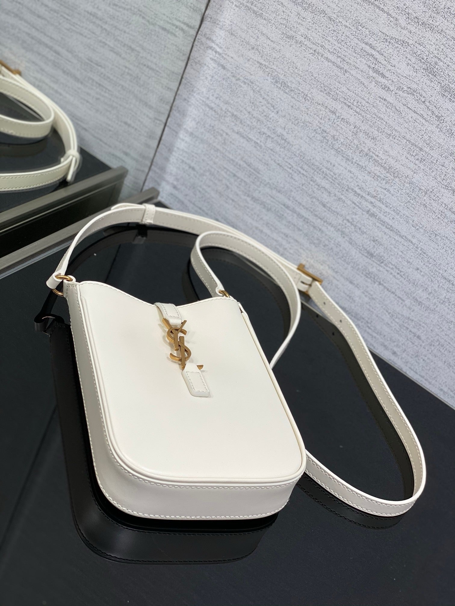 Chic Spring/Summer Tote - Minimalist Shoulder & Crossbody Style (Premium quality)