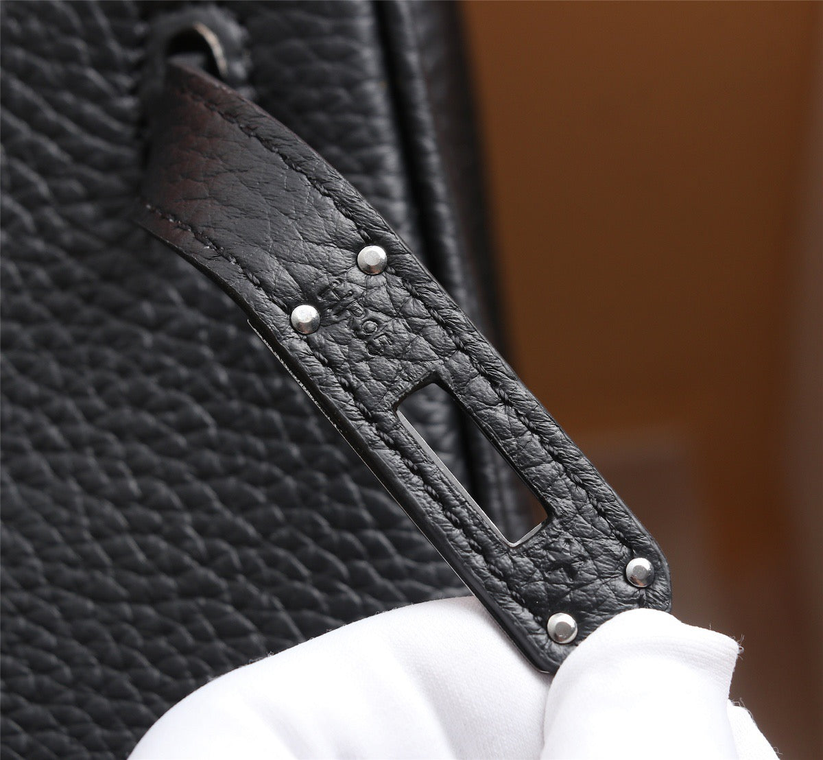 Elegant Togo-Textured Leather Handbag – Premium Craftsmanship