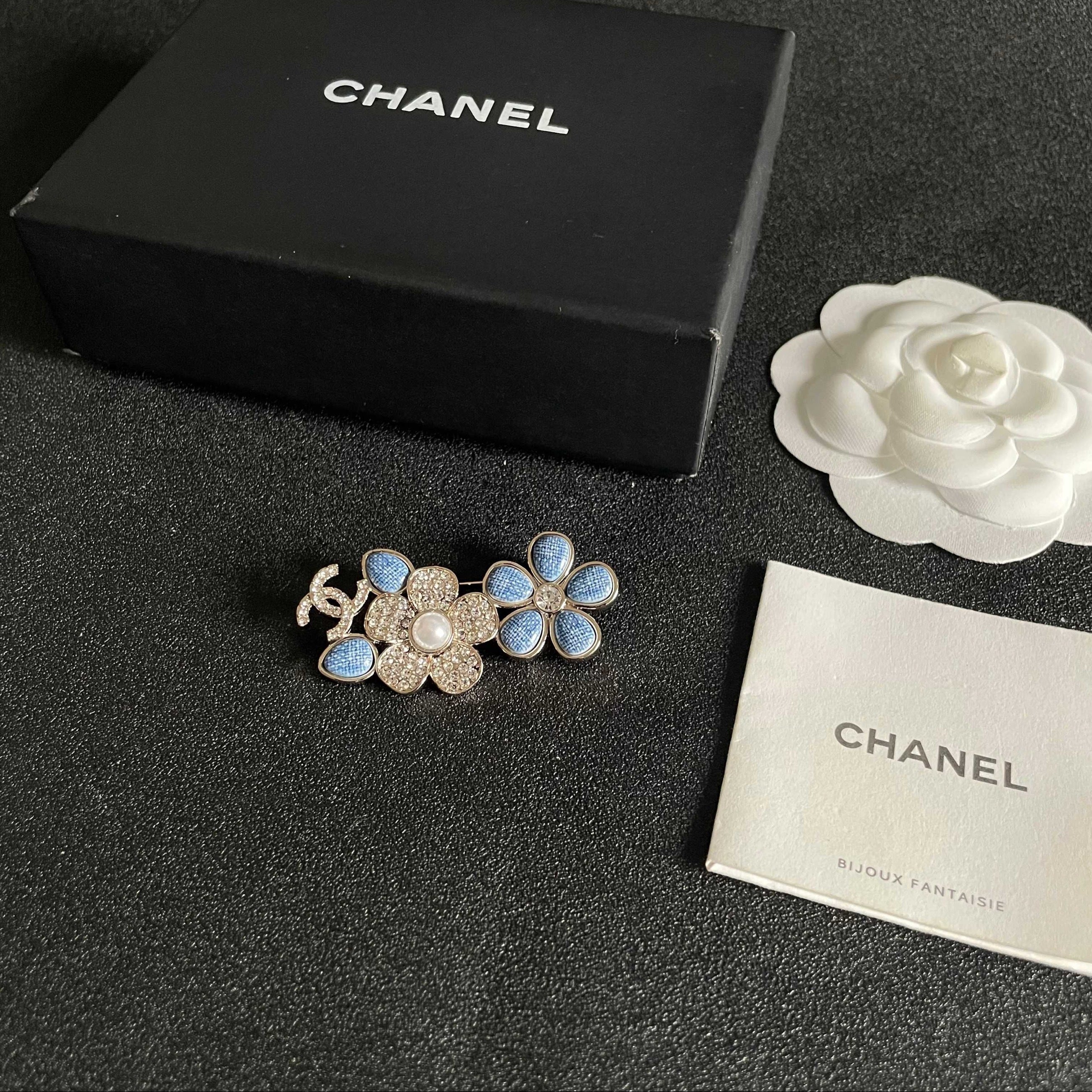 Logo Brooch | Multi-wear | Gold Tone