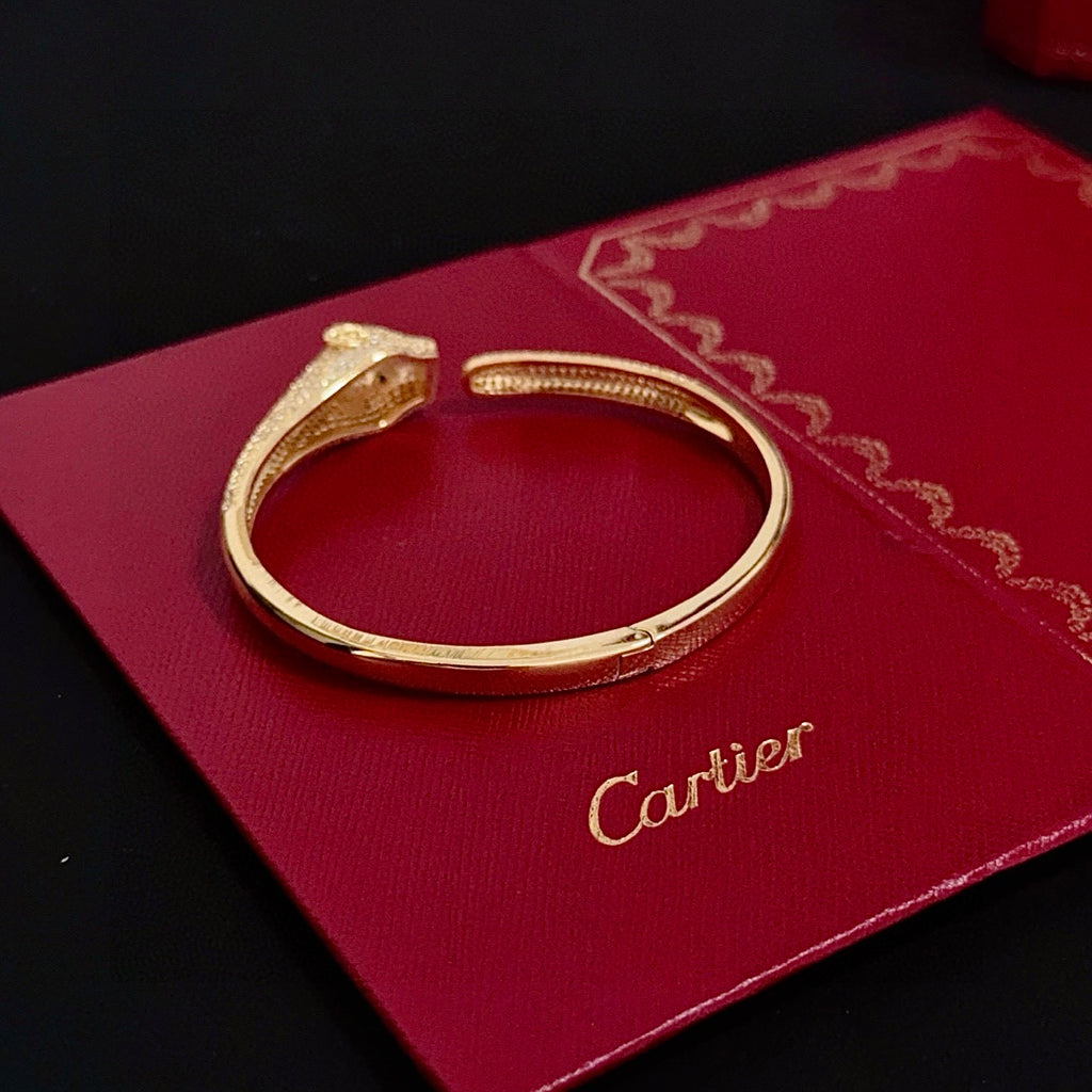 Panther Head Bangle | Diamond Setting | V Gold |