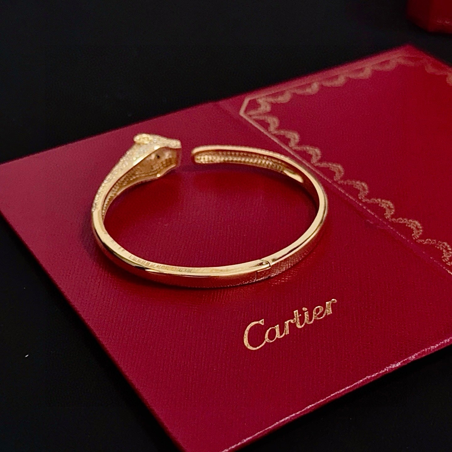 Panther Head Bangle | Diamond Setting | V Gold |