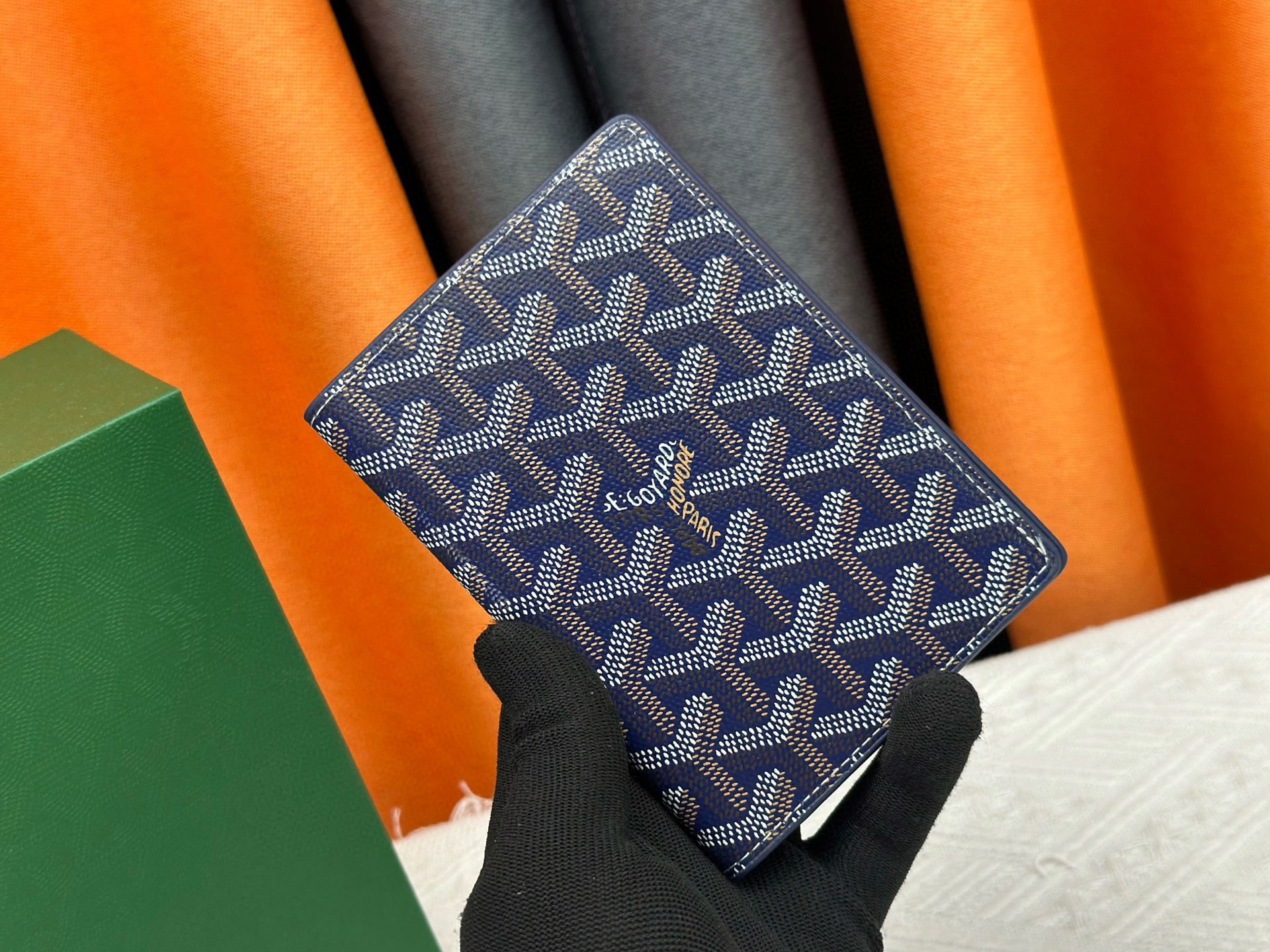 Premium Passport Holder – Timeless Travel Companion