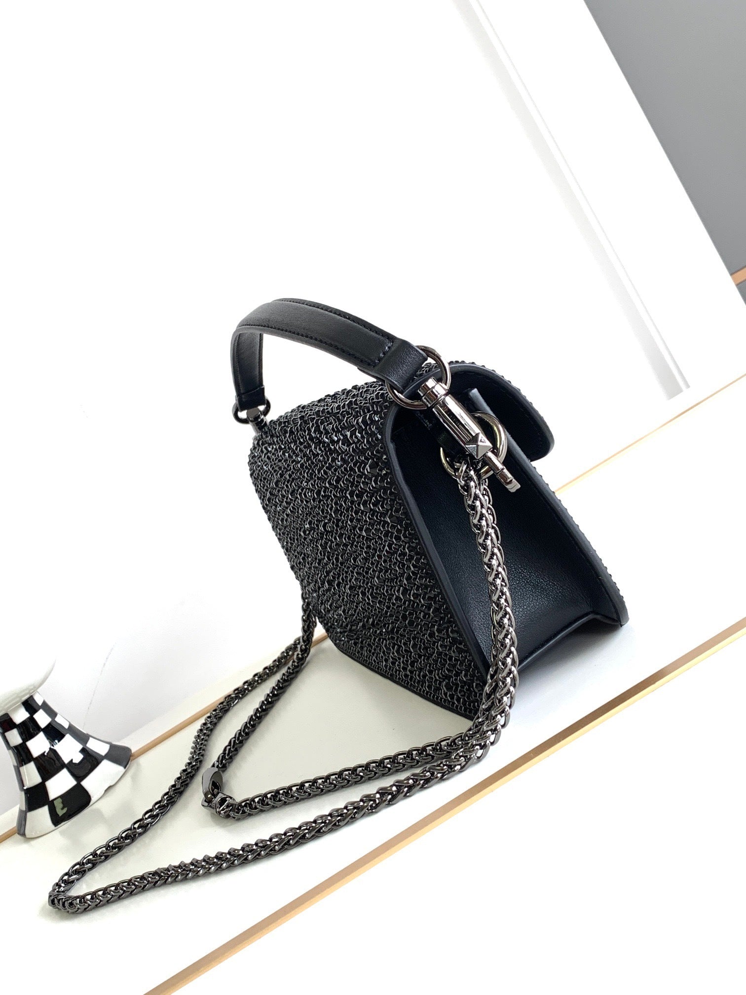 💎 V Signature Locò Crystal Mini Bag