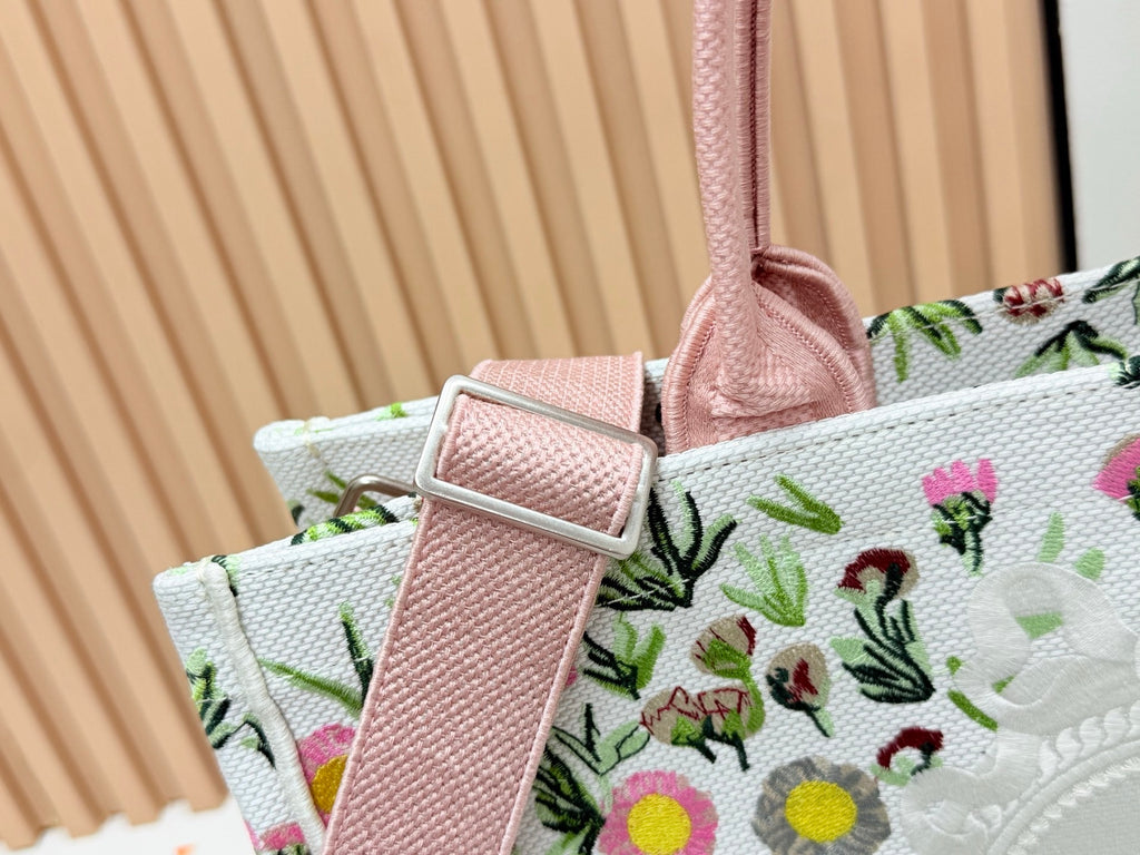 D Modern Heritage Tote Bag —Book Tote Bag