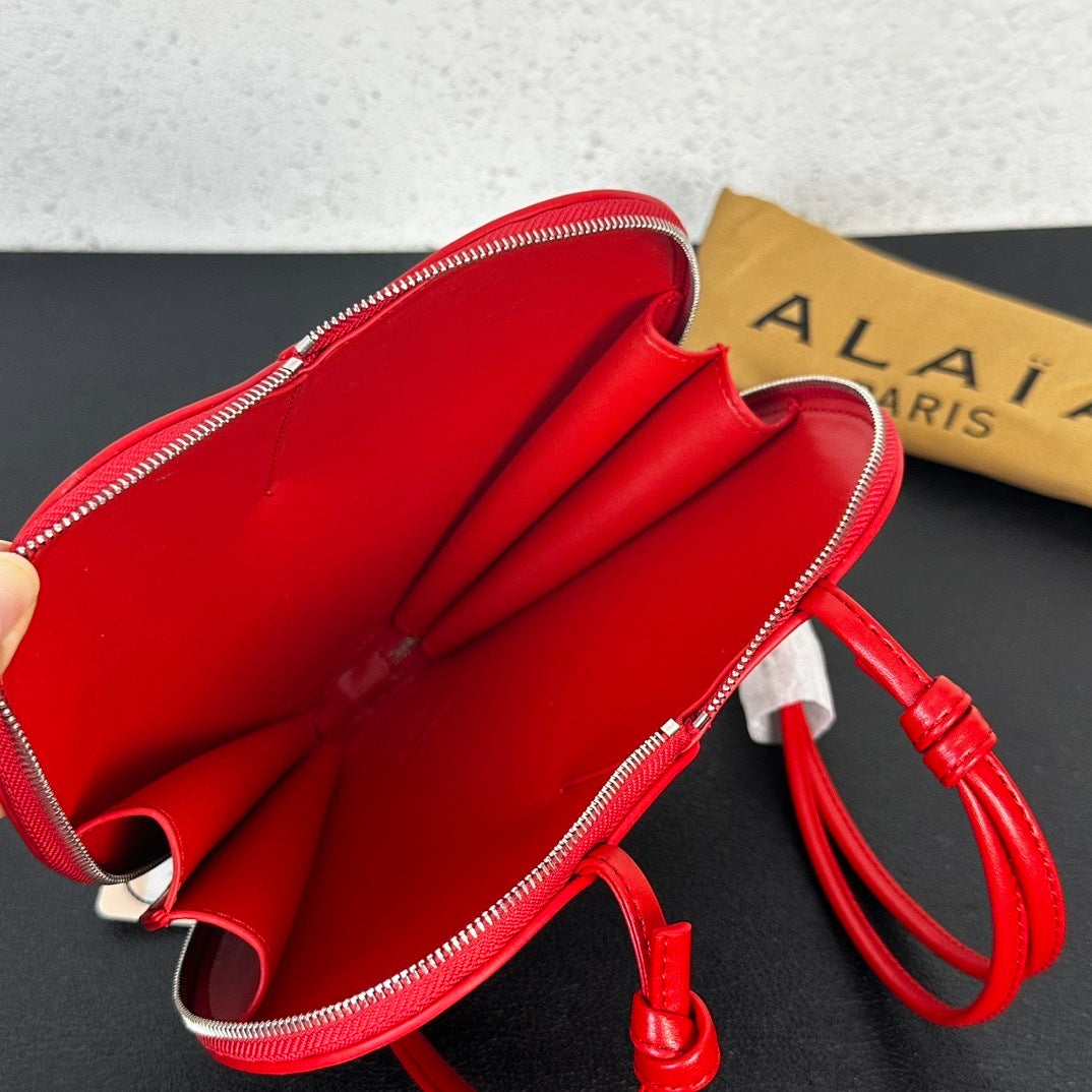 Heart-Shaped Crossbody Bag – Elegant &amp; Practical Statement Piece