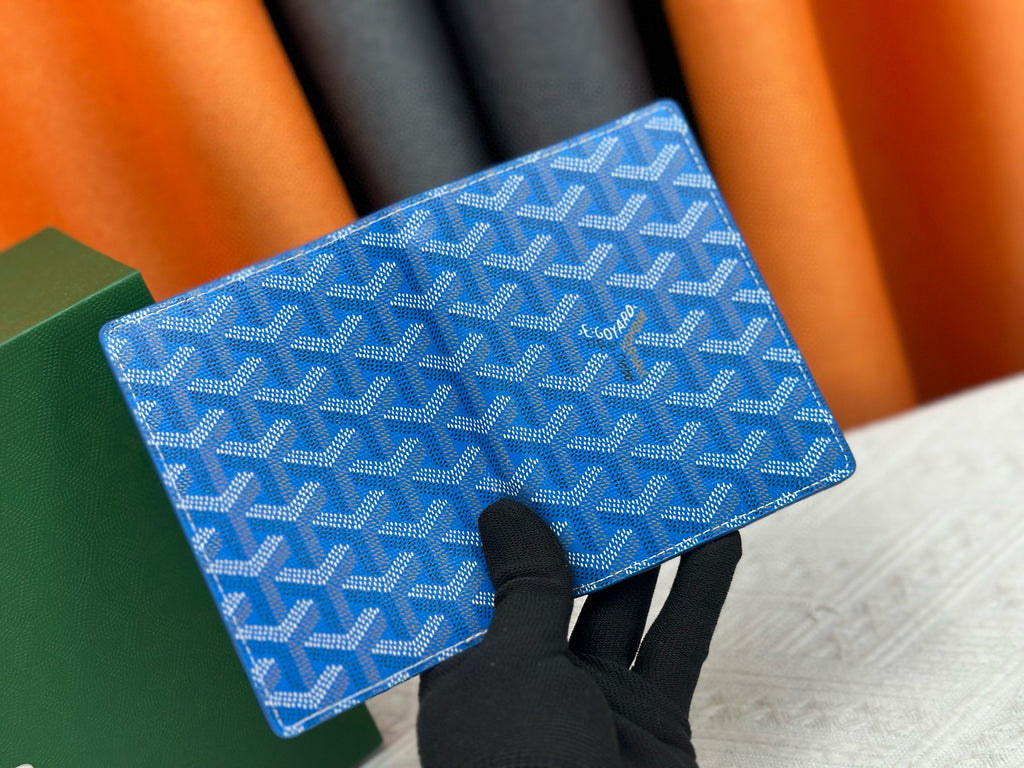 Premium Passport Holder – Timeless Travel Companion