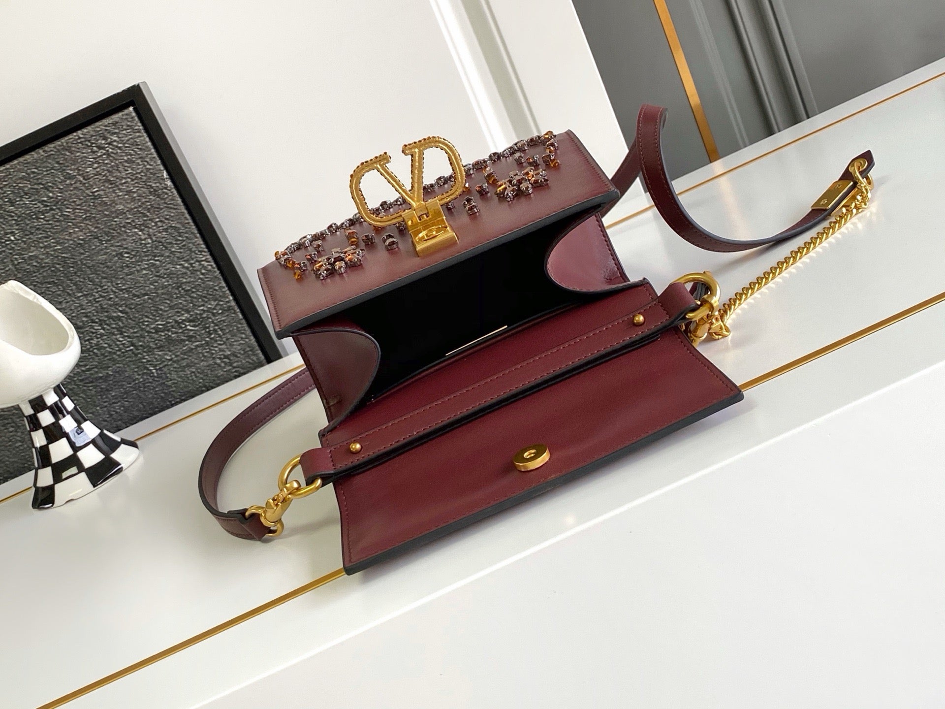 V-SLING Handcrafted Pompom Bag | 9911 MTX