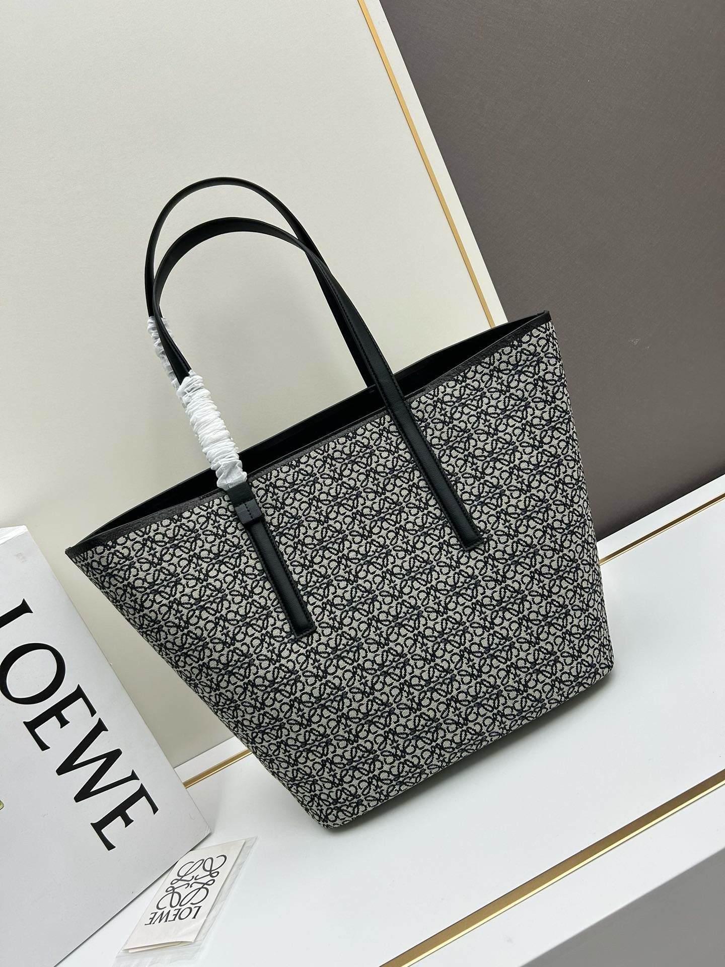 Oversized Embroidered Jacquard Tote – Everyday Carryall Bag (Premium Quality )