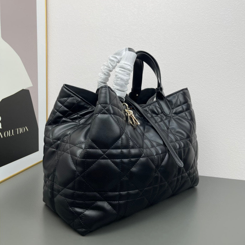 D Travel in Style with the Toujours Bag