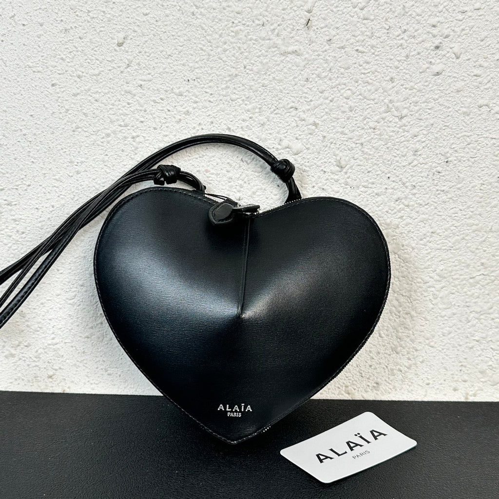 Heart-Shaped Crossbody Bag – Elegant &amp; Practical Statement Piece