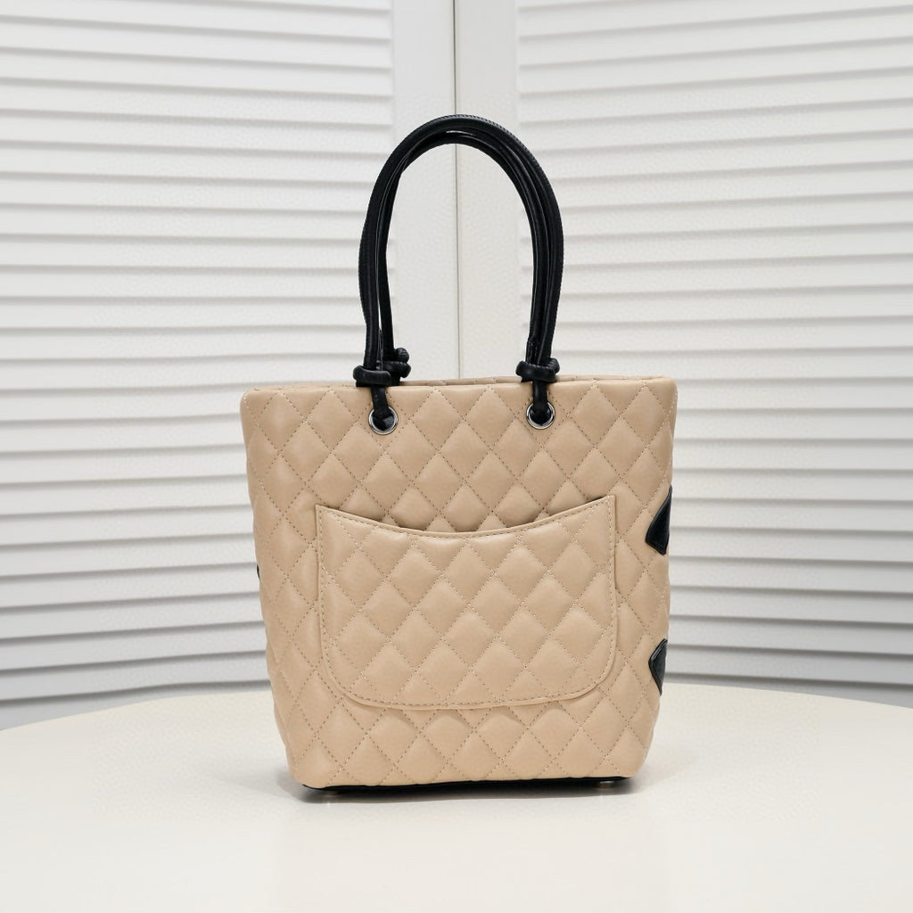 Tote Bag Cambon Line Medium: A Timeless Classic