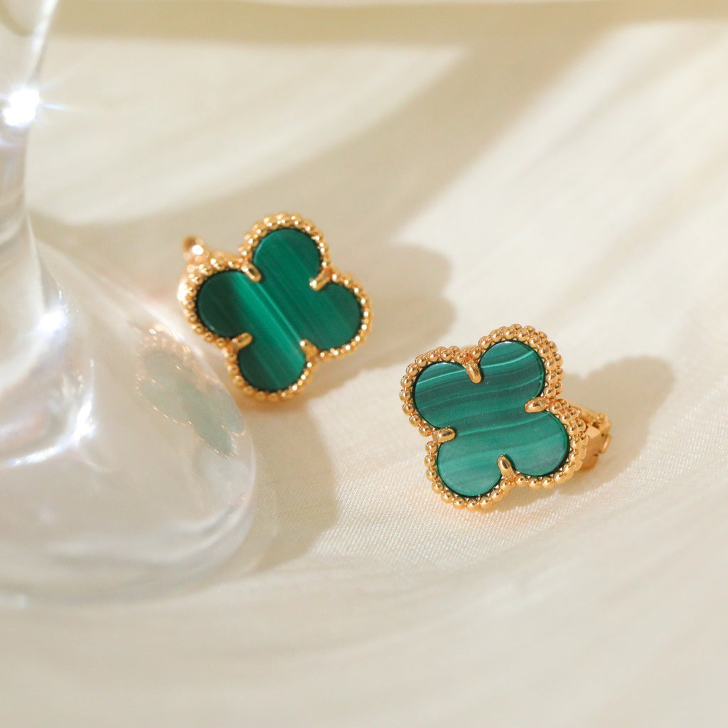 Clover Medium Stud Earrings