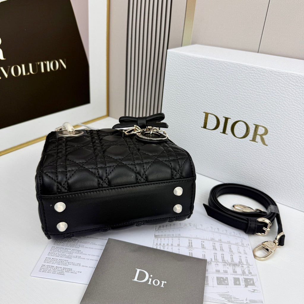 Classic Lady Bow Top-Handle Bag 26ss