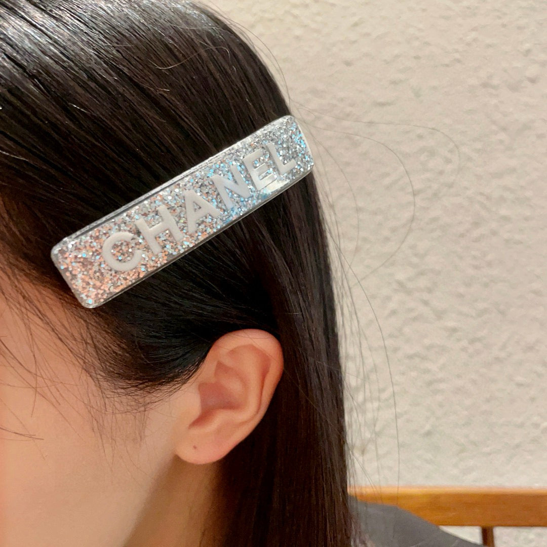 Elegant Double C Hair Clip – Timeless Accent