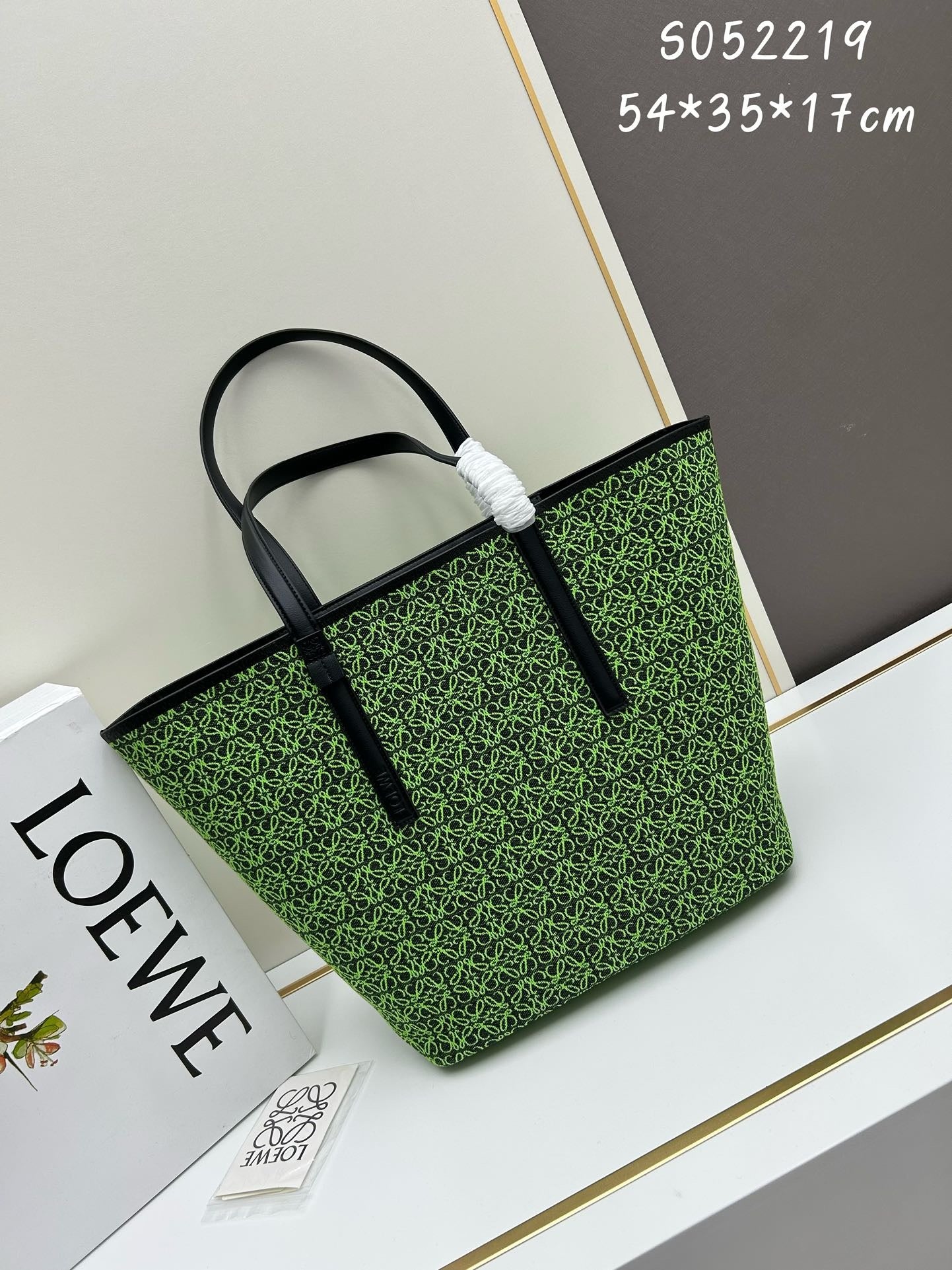 Oversized Embroidered Jacquard Tote – Everyday Carryall Bag (Premium Quality )